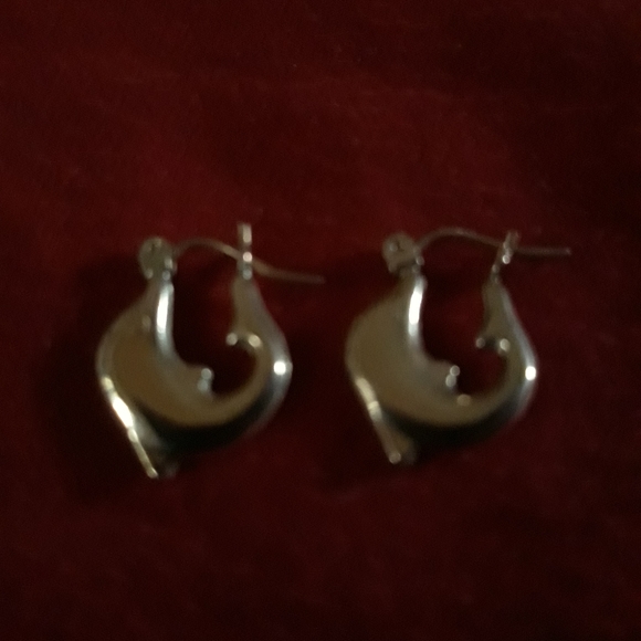 Women's 10K Gold Dolphin Hoops - Picture 2 of 6